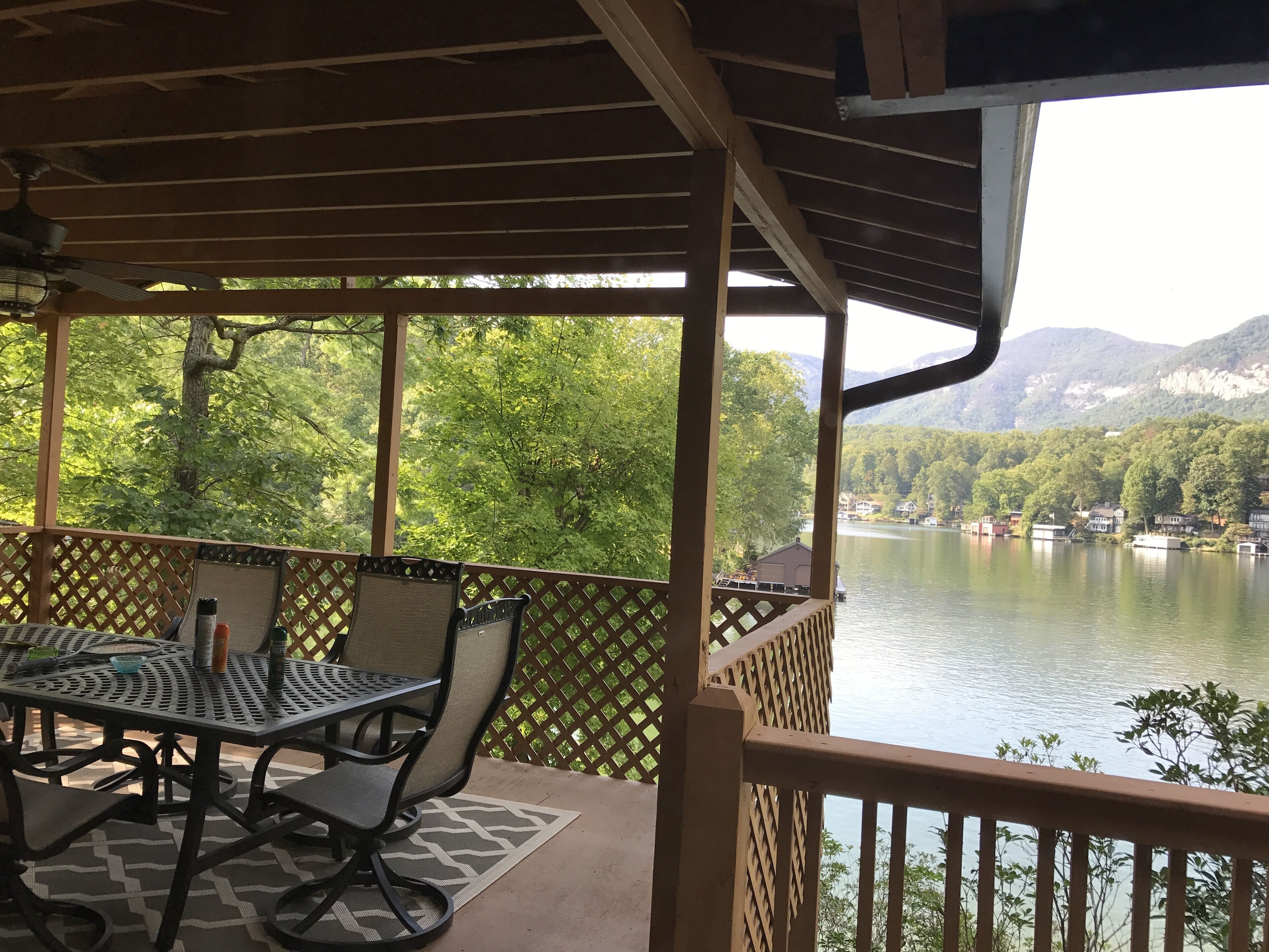 屋外ダイニングエリア