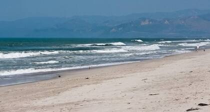Dunes Hideaway-Walk to Beach/yard/Sleeps 9!1 hr LA/30 Min Santa Barbara