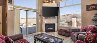 Awesome Rim Village Retreat, Pool, Hot Tub, Quiet