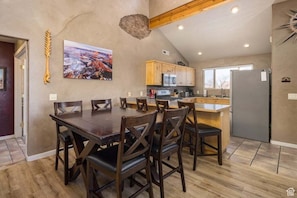 Dining - Awesome Rim Village Retreat, Pool, Hot Tub, Quiet (Moab)
