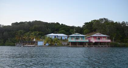 !Romantic Getaway Or Small Family Fun Time! Hill View Cabins.