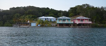 !Romantic Getaway Or Small Family Fun Time! Hill View Cabins.