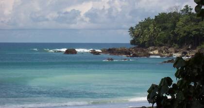Casa Linda, Bamboo Rainforest Beach House
