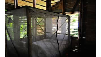 4 bedrooms, WiFi, bed sheets