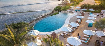 Luxe nieuwe villa met 4 slaapkamers met uitzicht op het strand - introductieprijzen !!