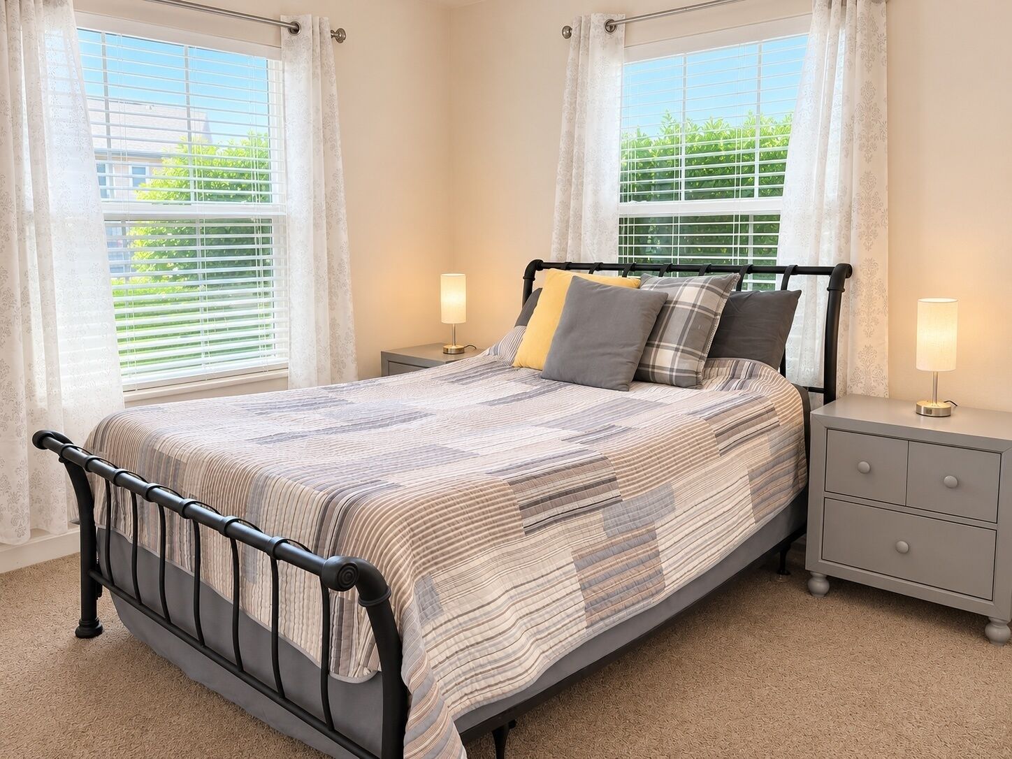 3 bedrooms, desk, iron/ironing board, WiFi (free)