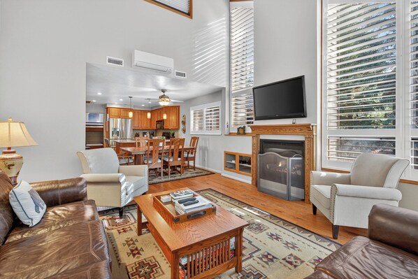 Smart TV, fireplace, DVD player, stereo