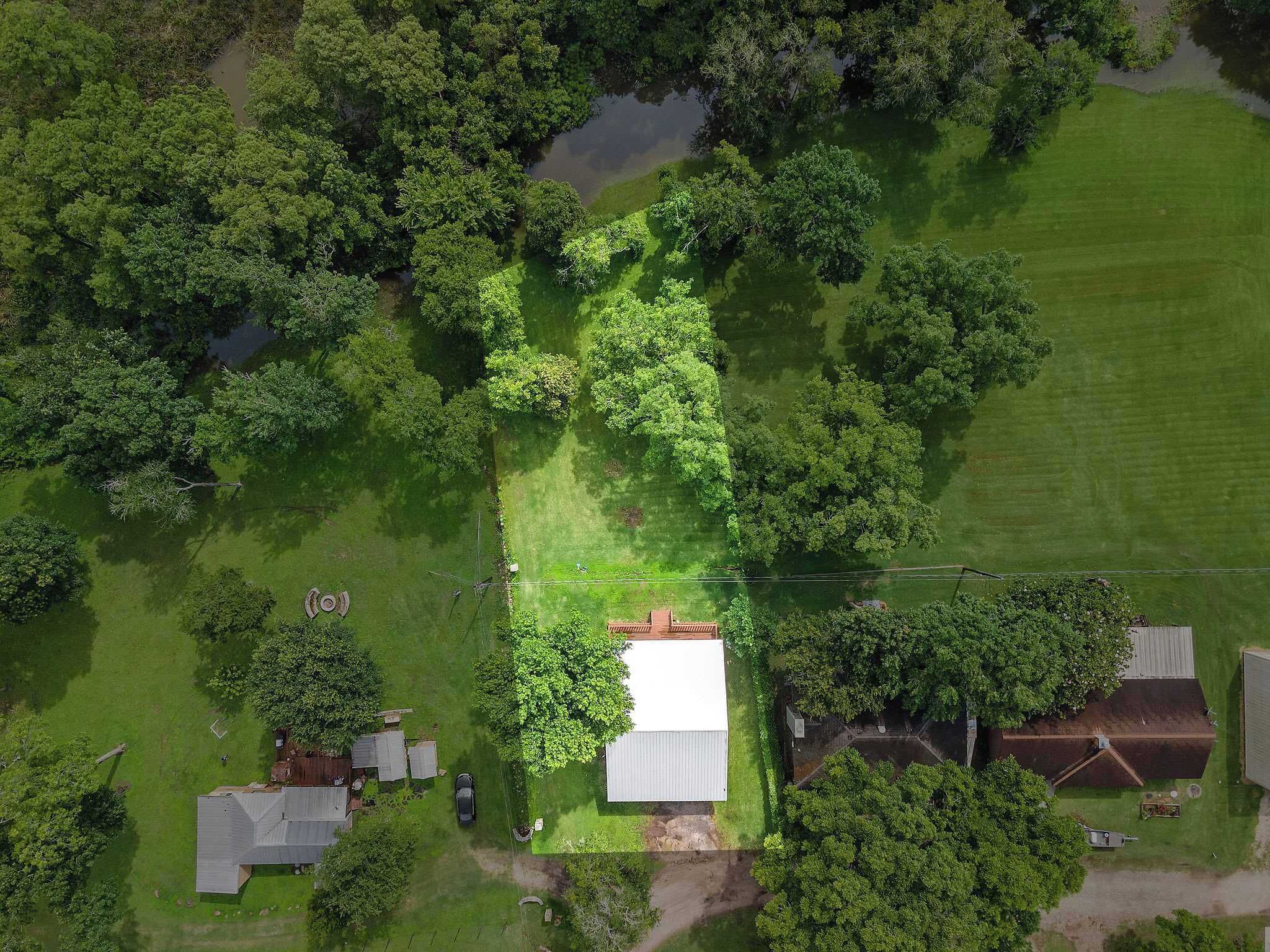 Outdoor Oasis: Expansive green lawns and shaded trees, perfect for relaxation and outdoor fun!