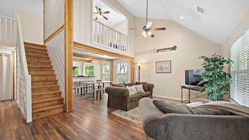 Una televisión, una oficina