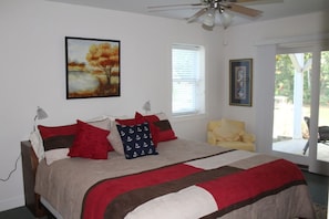 4 bedrooms, iron/ironing board, free WiFi, bed sheets - Family getaway on lake near Clemson campus (Seneca)