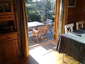 Outdoor dining - Log cabin for 4 + 2 people, 80m2 in the middle of the forest between 2 lakes (Hallaryd)