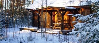 Tømmerhytte for 4 + 2 personer, 80m2 midt i skogen mellom 2 innsjøer