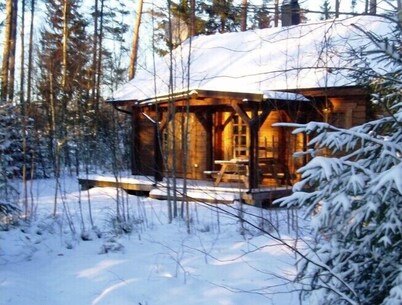 Log cabin for 4 + 2 people, 80m2 in the middle of the forest between 2 lakes