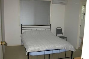 Classic Studio, 1 Double Bed | Desk, iron/ironing board, free WiFi, bed sheets