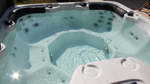 A hot tub with a digital control panel displaying 36.0°C, surrounded by a white exterior and multiple jets. - Le cottage de Soiz vacation rental  (Bannalec)