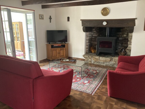 TV, fireplace, DVD player