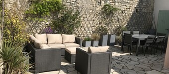 Hus med söderläge gården, grannskaps knuten till Saint Mary