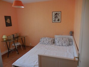 3 bedrooms, iron/ironing board, WiFi