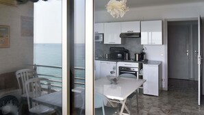 Unclassified image, 5 of 45, button - --- Beachfront Studio ---- (Menton)