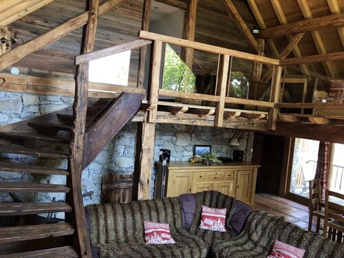 Véritable chalet d’alpage entièrement rénové pour 10 personnes.