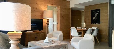 Télévision, cheminée