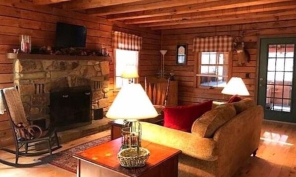 TV connect ée, cheminée