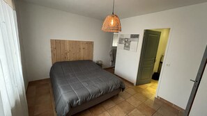 4 chambres, fer et planche à repasser, accès au Wi-Fi (inclus)