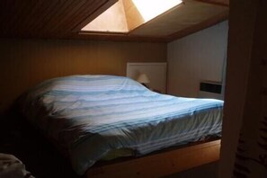 6 bedrooms, travel crib, free WiFi