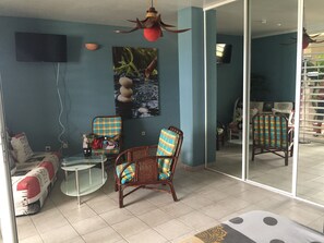 Unclassified image, 2 of 10, button