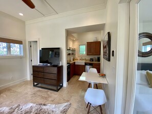 1 slaapkamer, een strijkplank/strijkijzer, gratis wifi, beddengoed