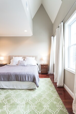 5 bedrooms, iron/ironing board, free WiFi, bed sheets