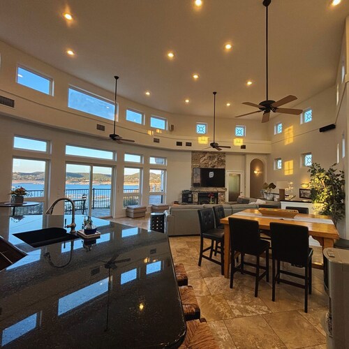 Luxury Lakefront Property and Wedding Venue