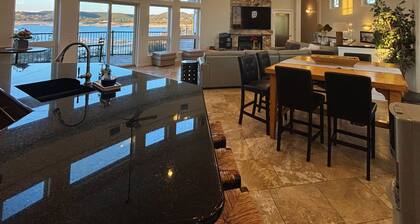 Luxury Lakefront Property and Wedding Venue