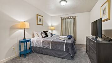 3 bedrooms, iron/ironing board, WiFi (free), bed sheets