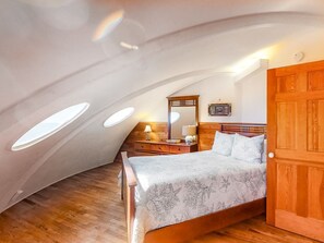 4 室のベッドルーム、アイロン / アイロン台、インターネットアクセス (無料)、ベッドシーツ