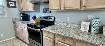 Sandy Feet Retreat-1/2 Block to Beach, Pet Friendly, Wi-Fi & Optional GC Rental