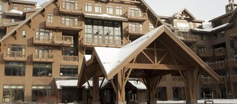 Luxury Studio Ski in -ski out Mt Mansfield Views, Mountain Golf Course Access