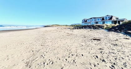 Frente a la playa, frente al mar. 7 camas, 5 1/2 baños. Maravilloso.