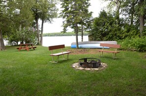 Property grounds - Beautiful Lakeside Cabin - Great Location & Amenities (Canoe, Kayak, Boat, etc) (Baileys Harbor)