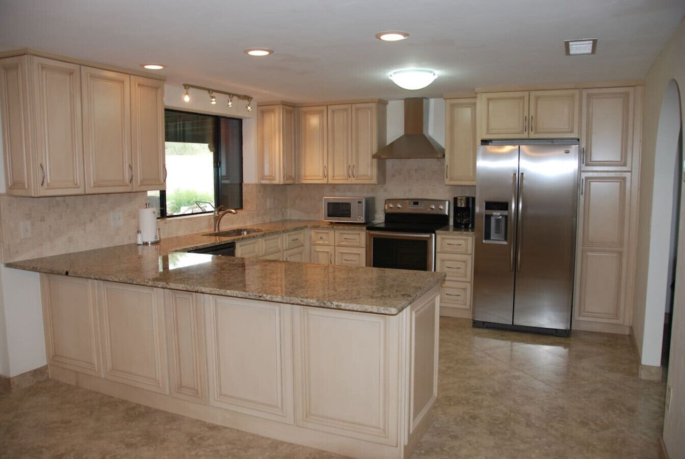 Geladeira, micro-ondas, fogão, cooktop