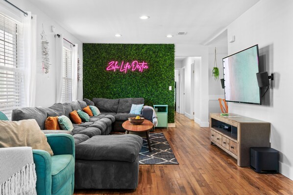 Smart TV, video game console, Netflix, Hulu - Amazing Private Heated Pool/Spa ⛱ 3min Walk To The Beach ⛱ Zula Life Beach House (Destin)