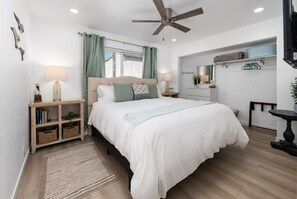 2 bedrooms, desk, iron/ironing board, travel cot - Best in Pacific Beach 2bedroom+loft! (San Diego)