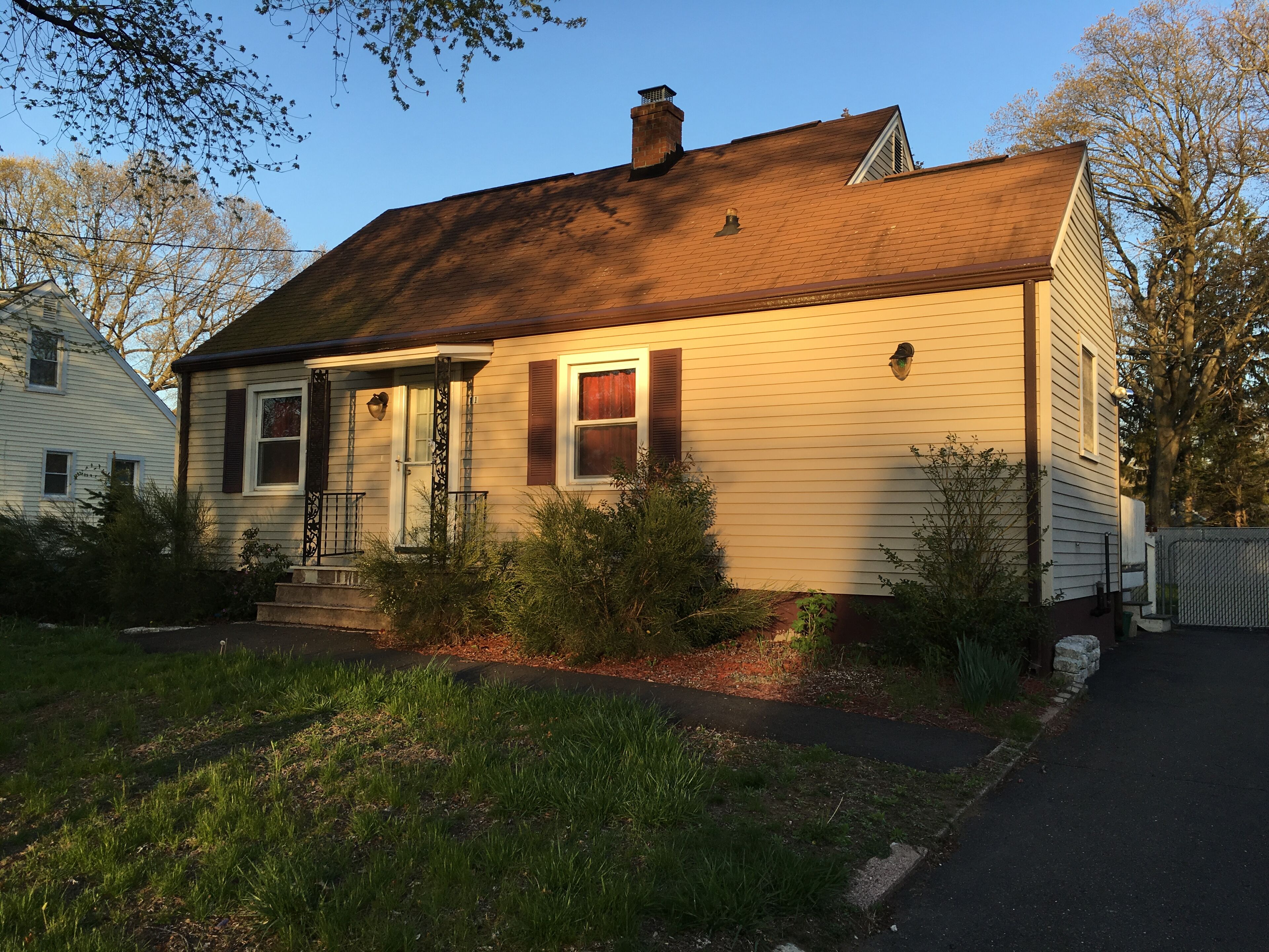 Super Clean Beautifully Decorated House 10 mins from Yale