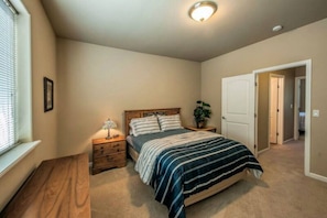 2 chambres, fer et planche à repasser, Wi-Fi, draps fournis