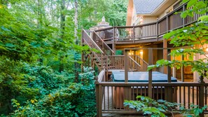 Property grounds - Peaceful 4BR Mountain Retreat, Hot Tub, Pet Friendly, Near Asheville (Asheville)