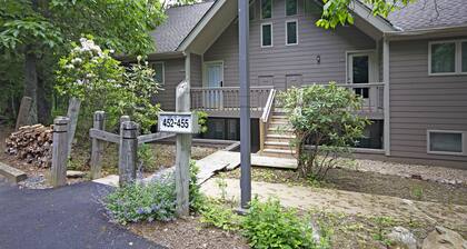à 2 minutes des commerces et activités; Unité de fin confortable 1 chambre, Dog Friendly!