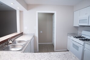 Fridge, microwave, oven, stovetop - 2 Bedroom, 1 Bathroom Duplex Located In Central Austin (Austin)
