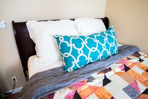 2 bedrooms, iron/ironing board, free WiFi, bed sheets - 2 Bedroom, 1 Bathroom Duplex Located In Central Austin (Austin)