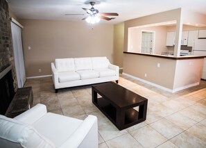 Smart TV, fireplace - 2 Bedroom, 1 Bathroom Duplex Located In Central Austin (Austin)