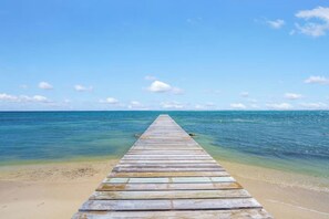 Private beach, sun-loungers, beach towels - Villa Steps From The Sand (West Bay)